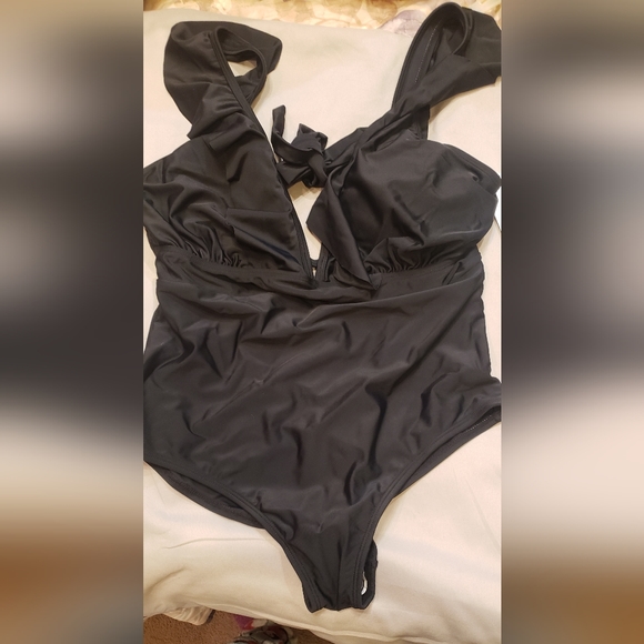 Yeahill Womens one piece black Ruffled with v cut swimsuit - Picture 1 of 5